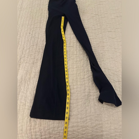 Lululemon Groove Navy Super-High-Rise Flared Pant Size 0 31” inseam - Picture 7 of 7